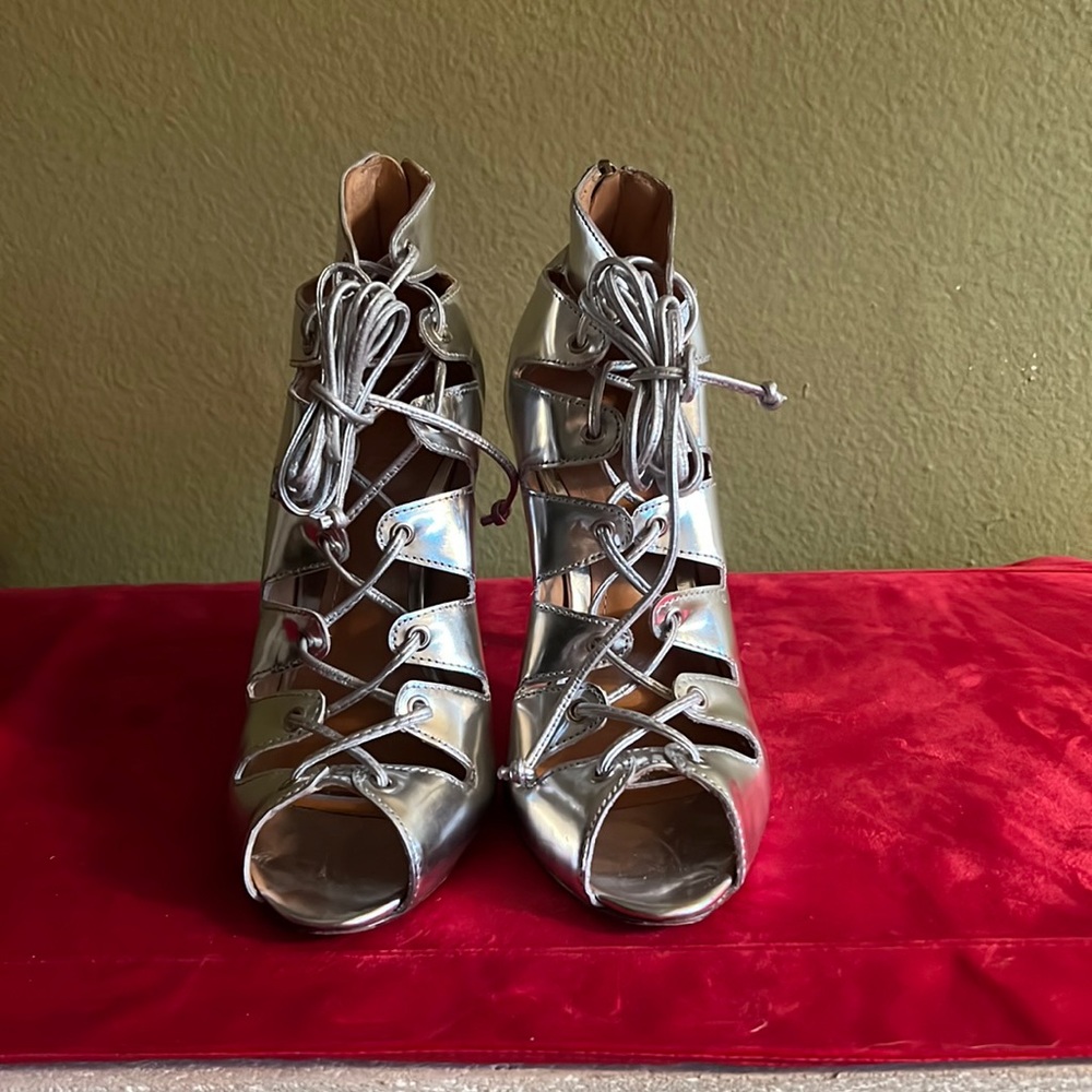 Silver leather lace up shoetie